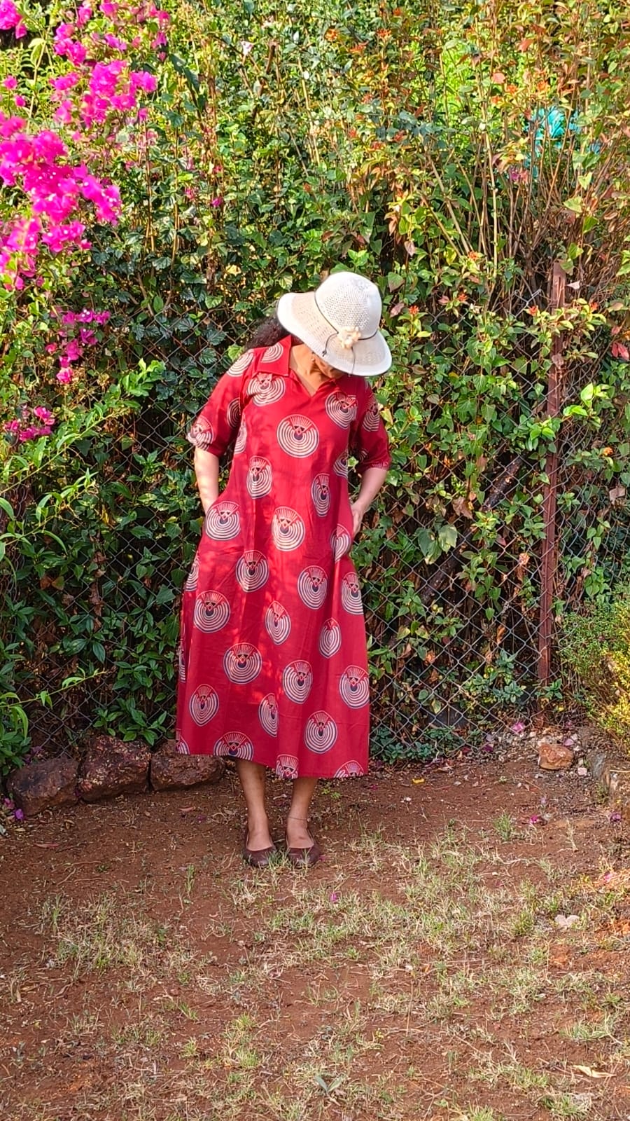 wearing a rust coloured aline two side pocket kurti highlighted with lapel collar.